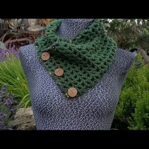 SCARF Buttoned Cowl
